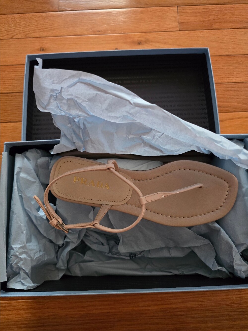 NIB AUTHENTIC PRADA PATENT THONG SANDALS SIZE 34.5 OR 4.5